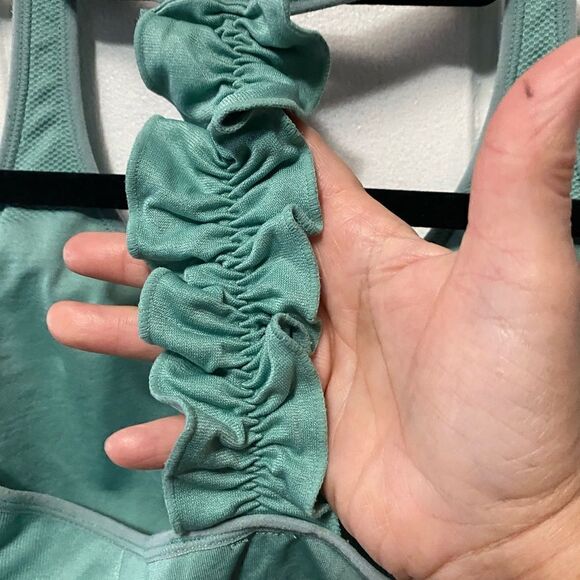 PUMA Sports Bra Foam Green Ruffled Small - Picture 4 of 4